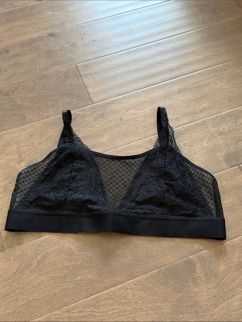 Lace & Mesh Wireless Bralette - Black